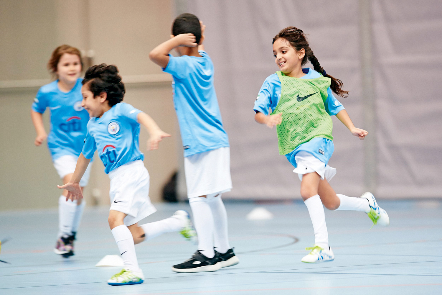 Young Boys in Sports Club on Soccer Football Training. Les enfants