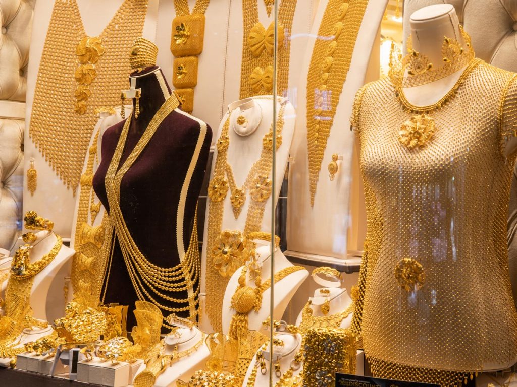 The Dubai Gold Souk; Dubai, Dubai Emirate, United Arab Emirates on January  6, 2018; Nata… | Dubai gold jewelry, Bridal gold jewellery designs, Bridal  gold jewellery