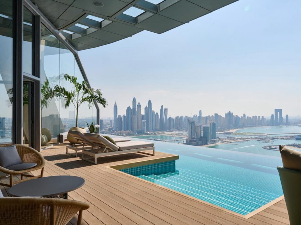Instagrammable places in Dubai: AURA Sky Pool