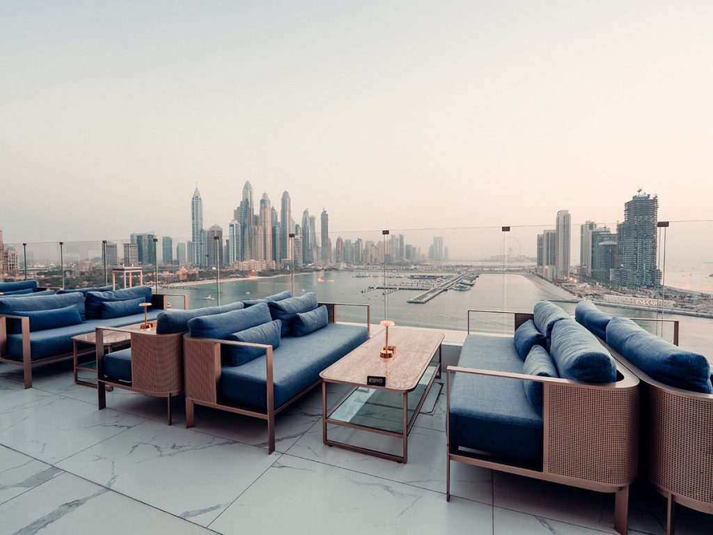 Muhteşem Manzaralar ve Yudumlar İçin Dubai'deki En İyi 10 Çatı Barı 4 best rooftop bars in Dubai