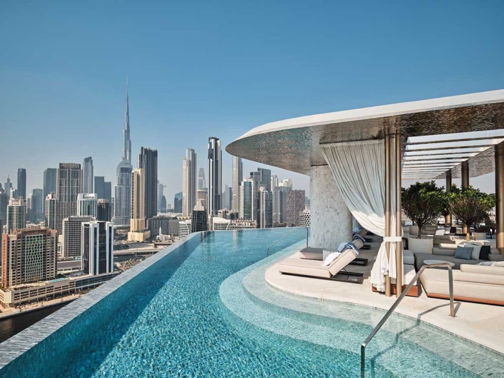 Muhteşem Manzaralar ve Yudumlar İçin Dubai'deki En İyi 10 Çatı Barı 2 best rooftop bars in Dubai