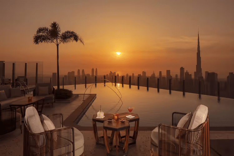 Muhteşem Manzaralar ve Yudumlar İçin Dubai'deki En İyi 10 Çatı Barı 9 Dubai'deki en iyi çatı barları