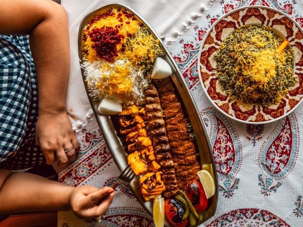 16 İkonik Orta Doğu Yemeği ve Bunları Dubai'de Nereden Sipariş Edebilirsiniz? 7 Chelo Kebab