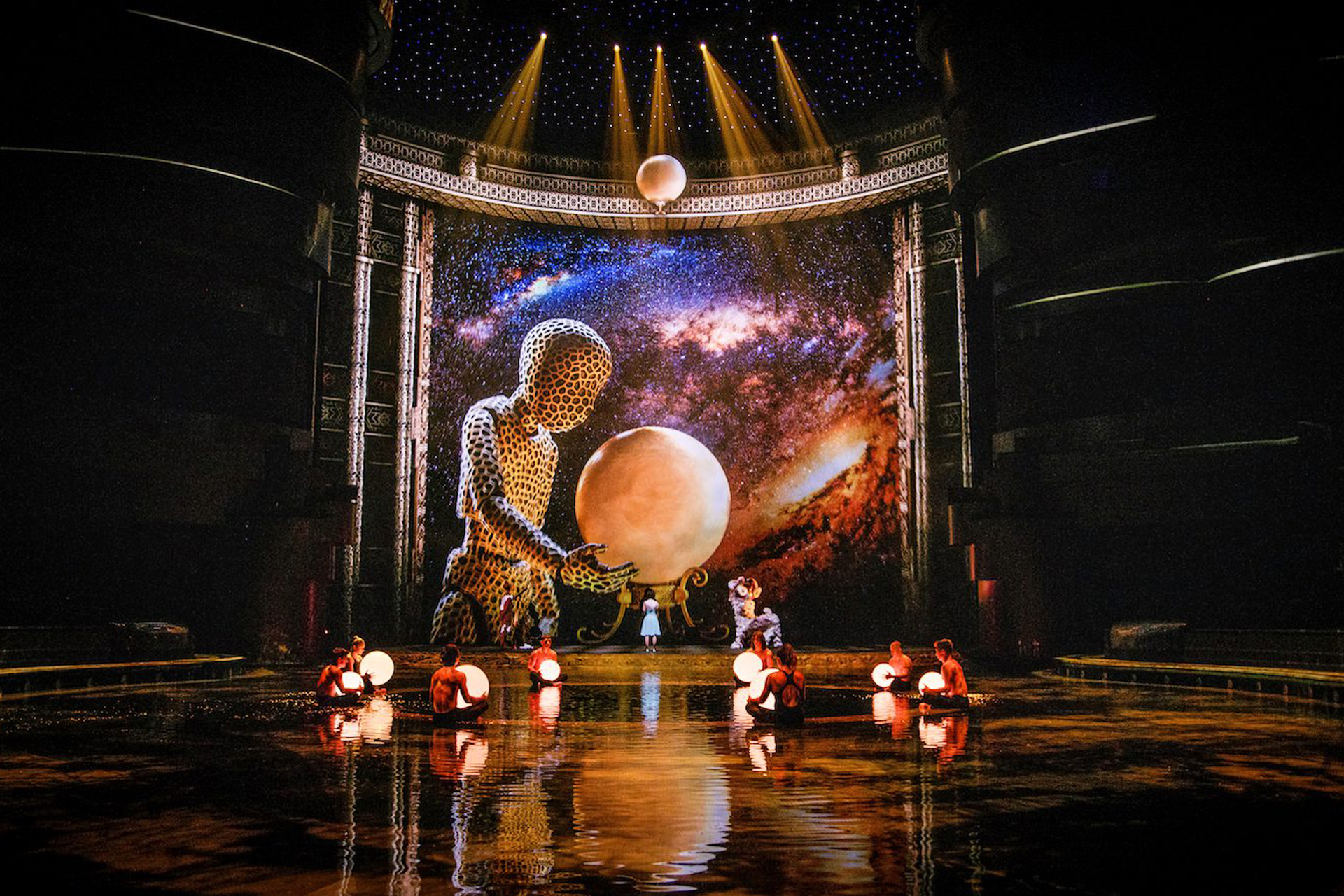 La Perle  celebrates its first anniversary with an amazing 
