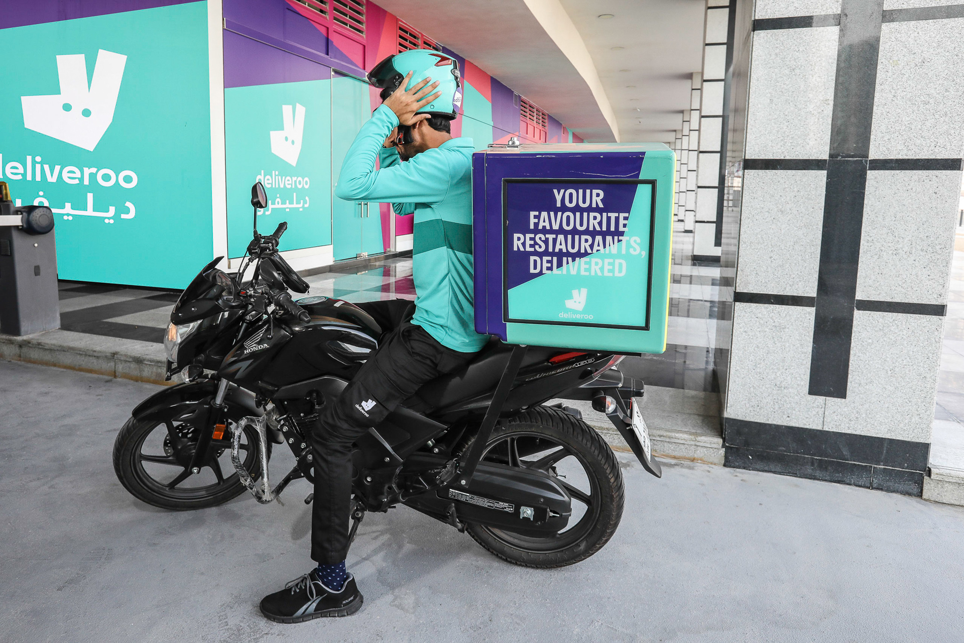 Deliveroo now lets you order from different Dubai restaurants in one 