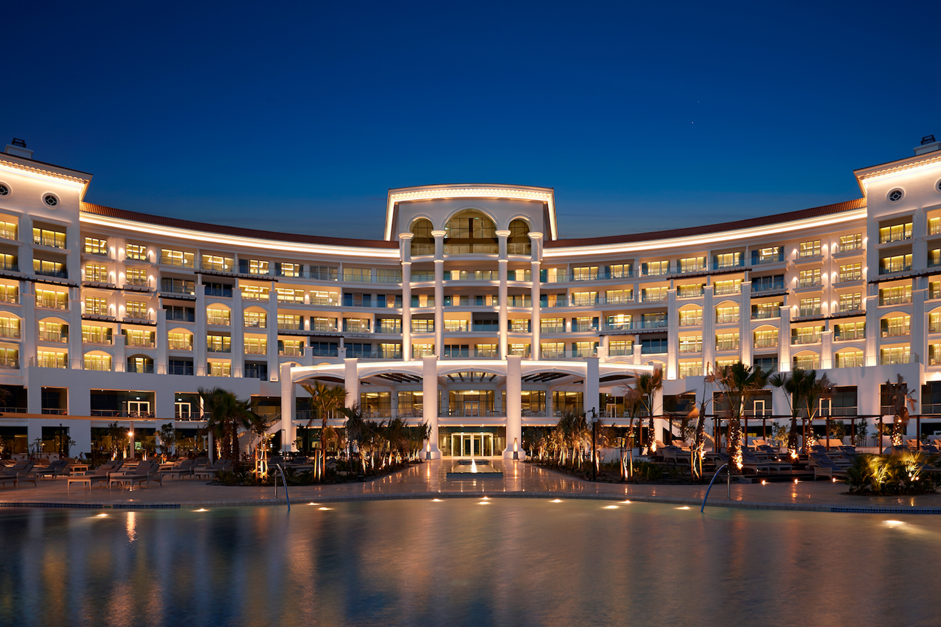 Book a staycation at Waldorf Astoria Dubai Palm Jumeirah and dine in