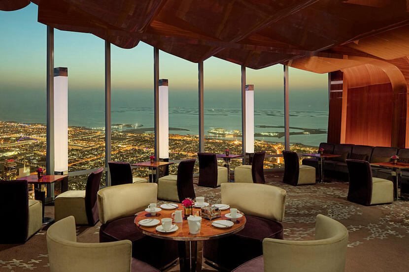 Resultado de imagen para restaurant at mosphere dubai