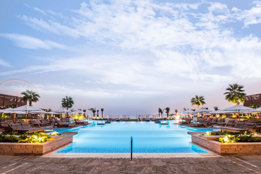 Dubai S Best Swim Up Pool Bars Bars Nightlife Time Out Dubai