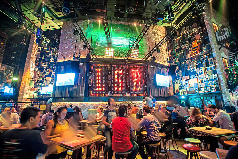 Lock Stock Barrel Dubai Al Barsha Reviews Bar Pub Food Cuisine Restaurants Time Out Dubai